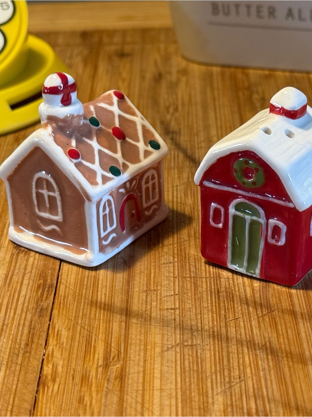 Cracker Barrel Salt Pepper Holiday Christmas Barn Gingerbread House Church